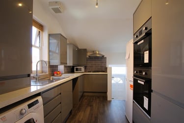 6 bed house, Helmsley Road, Sandyford, Newcastle, NE21RE - Image 1